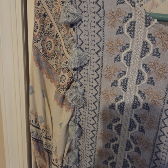American Eagle Bohemian Patterned Long Sleeve Top - Picture 4 of 6